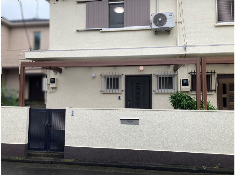 ケイワン・トーヨー住器のスタイリッシュで雨除けもばっちりな門まわり🏡の施工後の写真1