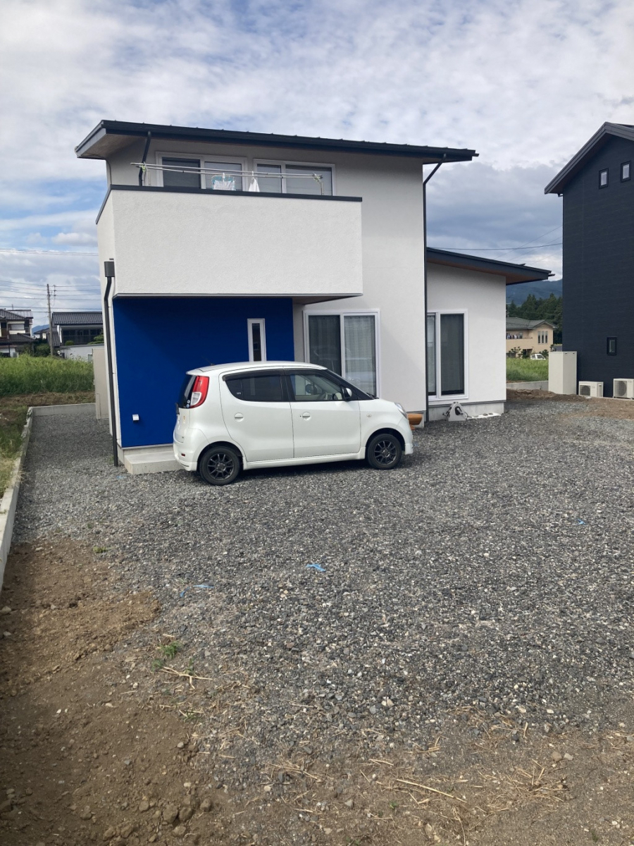 NCCトーヨー住器 伊那店の玄関からの導線を考えた雨の日も安心の明るいカーポート【箕輪町】の施工前の写真1