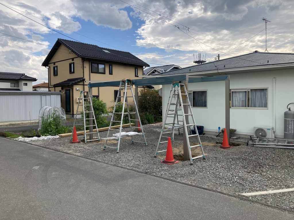 NCCトーヨー住器 伊那店の上伊那郡辰野町：採光と耐積雪を兼ね備えたソルディーポートの施工を行いました（3日間）の施工前の写真1