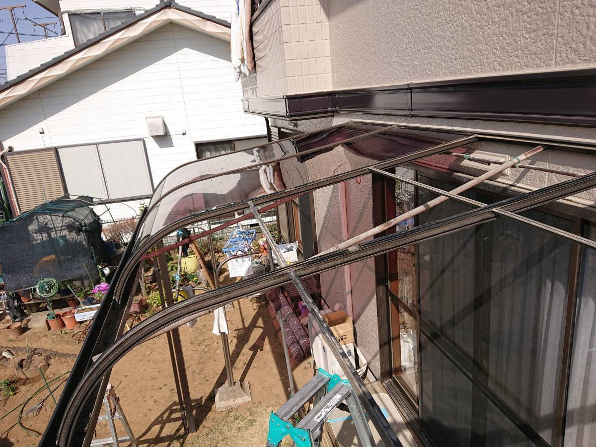 小島サッシトーヨー住器の守谷市　テラス屋根材ポリカ張替を行いました！の施工前の写真2