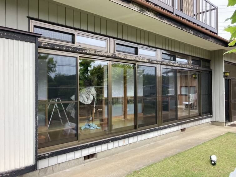 小島サッシトーヨー住器の廊下のサッシ全部交換！！壁を壊さずリフォームできます✨の施工後の写真1