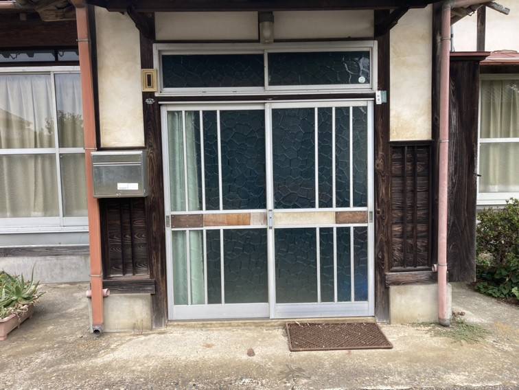 小島サッシトーヨー住器の玄関が変わると家がキラキラしますよね✨の施工前の写真1