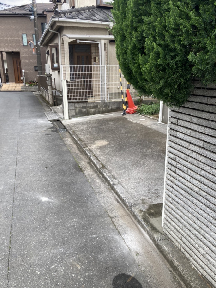 小島サッシトーヨー住器の伸縮門扉を新しく取り付けました！の施工前の写真1