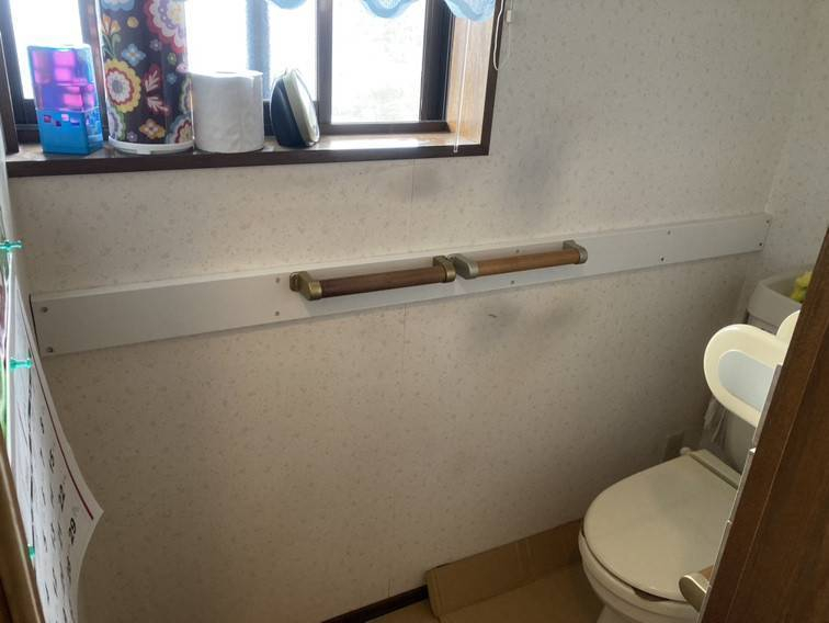 小島サッシトーヨー住器の常総市M様邸　トイレ手すり取付工事の施工後の写真1