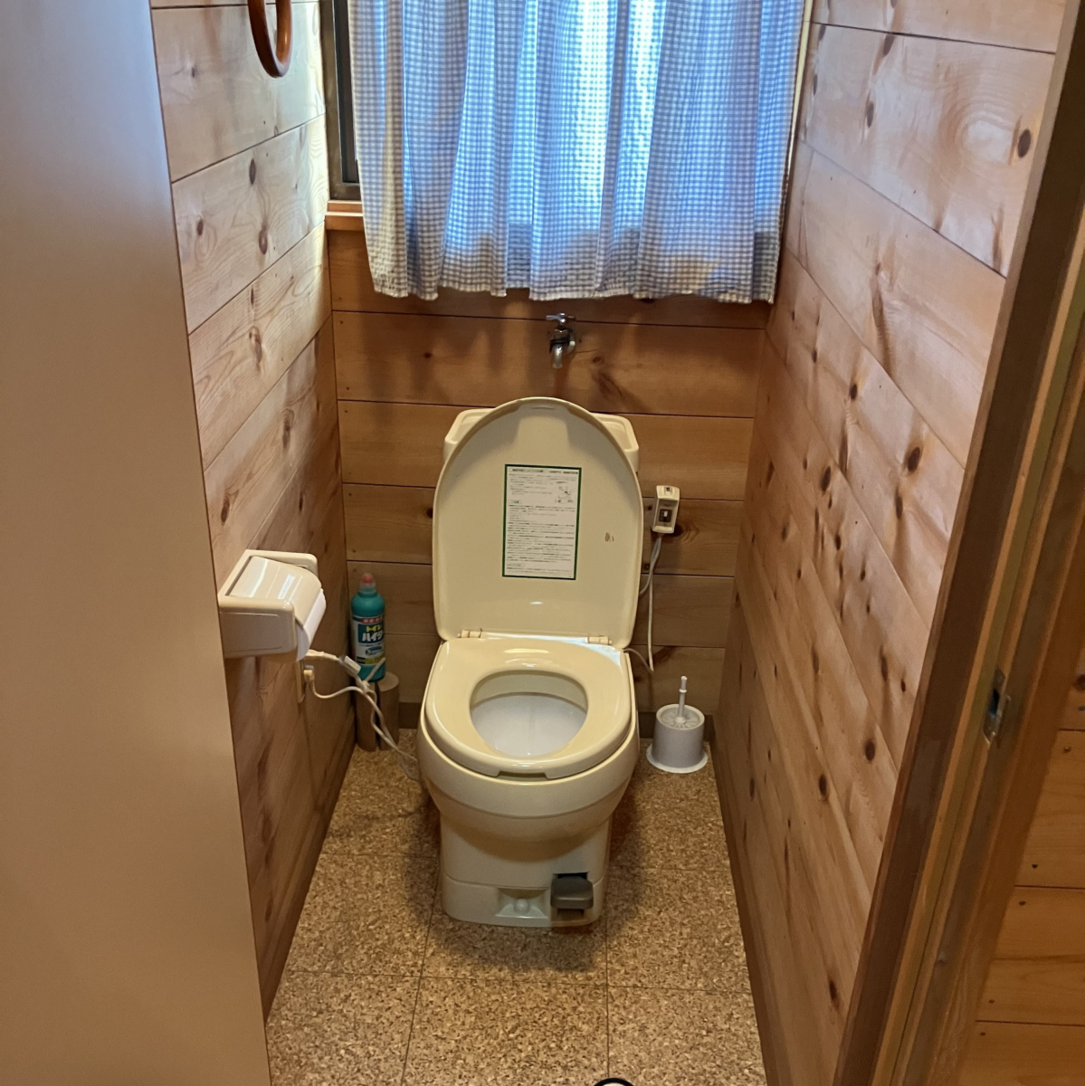 NCCトーヨー住器 諏訪店のくみ取り式トイレをリフォーム！の施工前の写真1