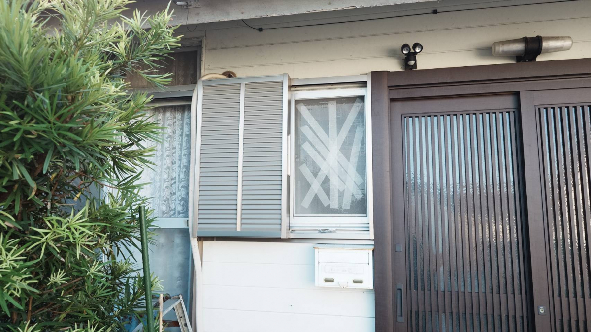 ヒカルトーヨー住器の雨戸一筋取付工事の施工後の写真1