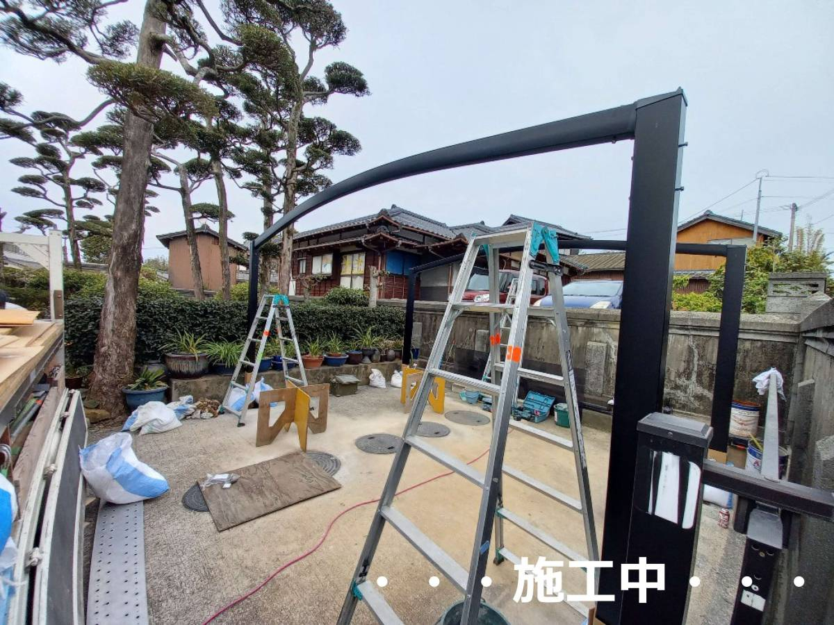 伸興トーヨー住器のカーポート取替工事の施工前の写真2