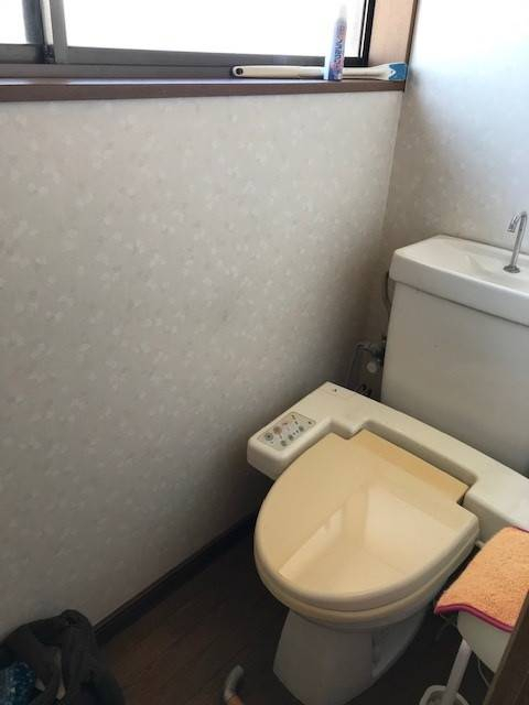 小林トーヨー住器のトイレ交換工事の施工前の写真1