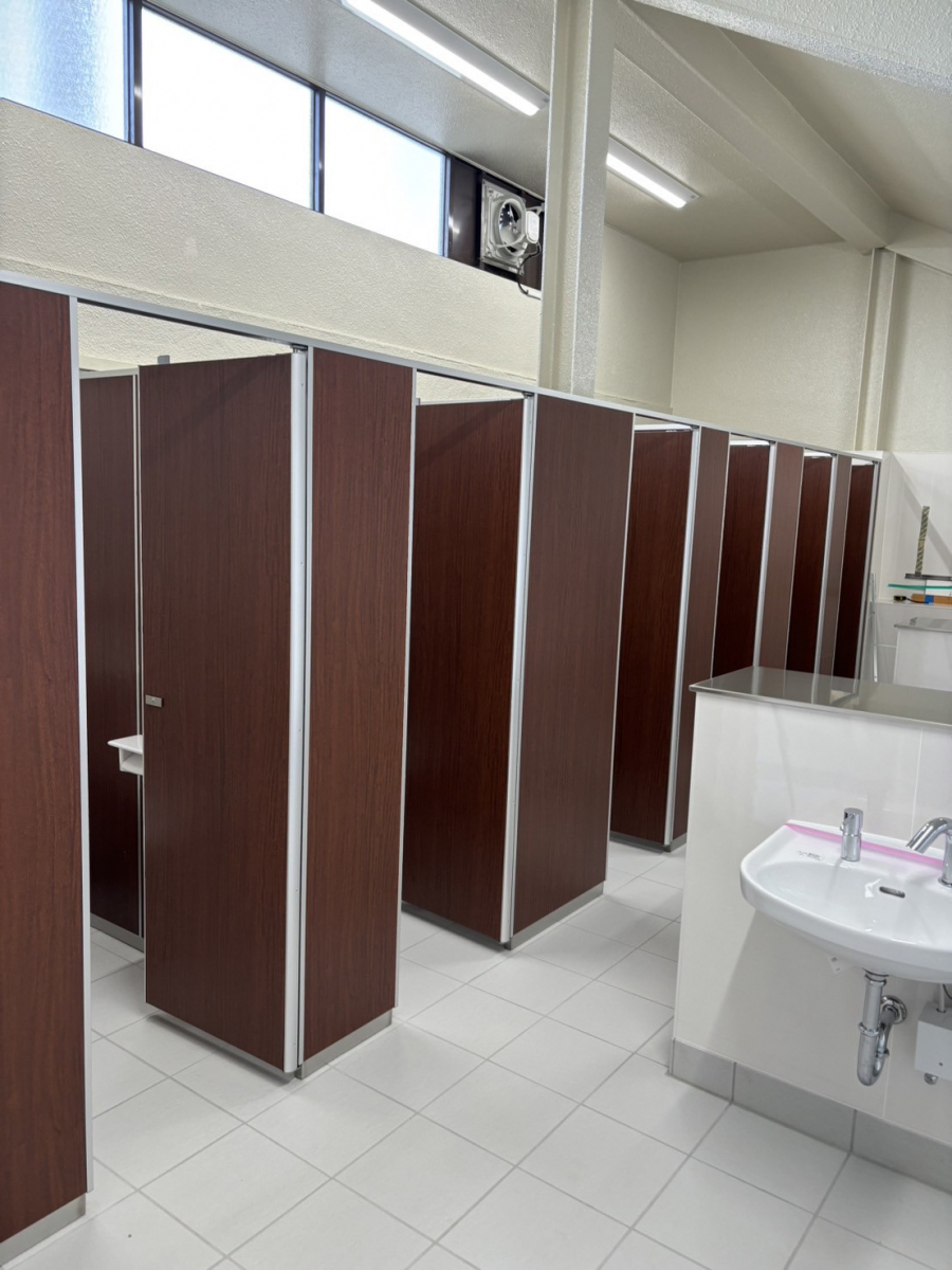 小林トーヨー住器のトイレブース施工させていただきましたの施工後の写真1