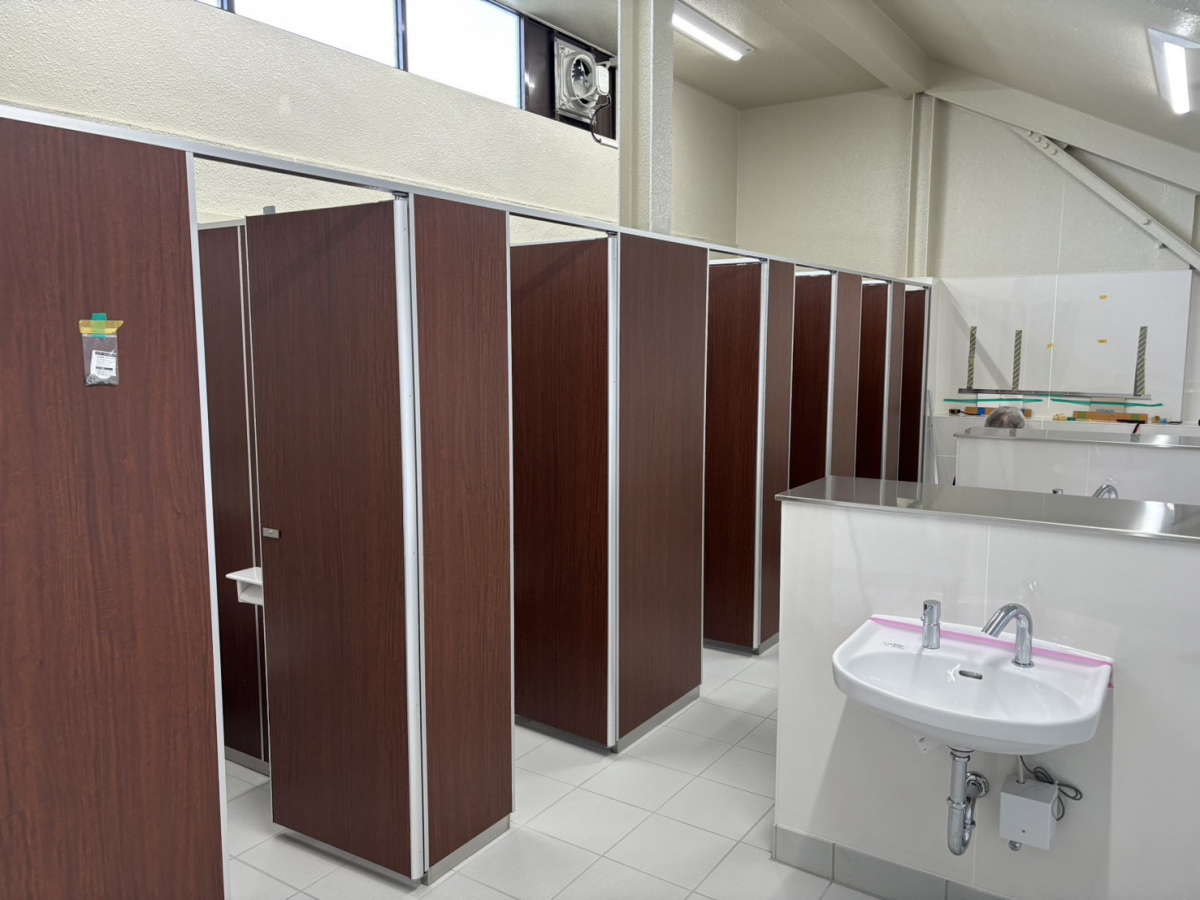 小林トーヨー住器のトイレブース施工させていただきましたの施工後の写真2