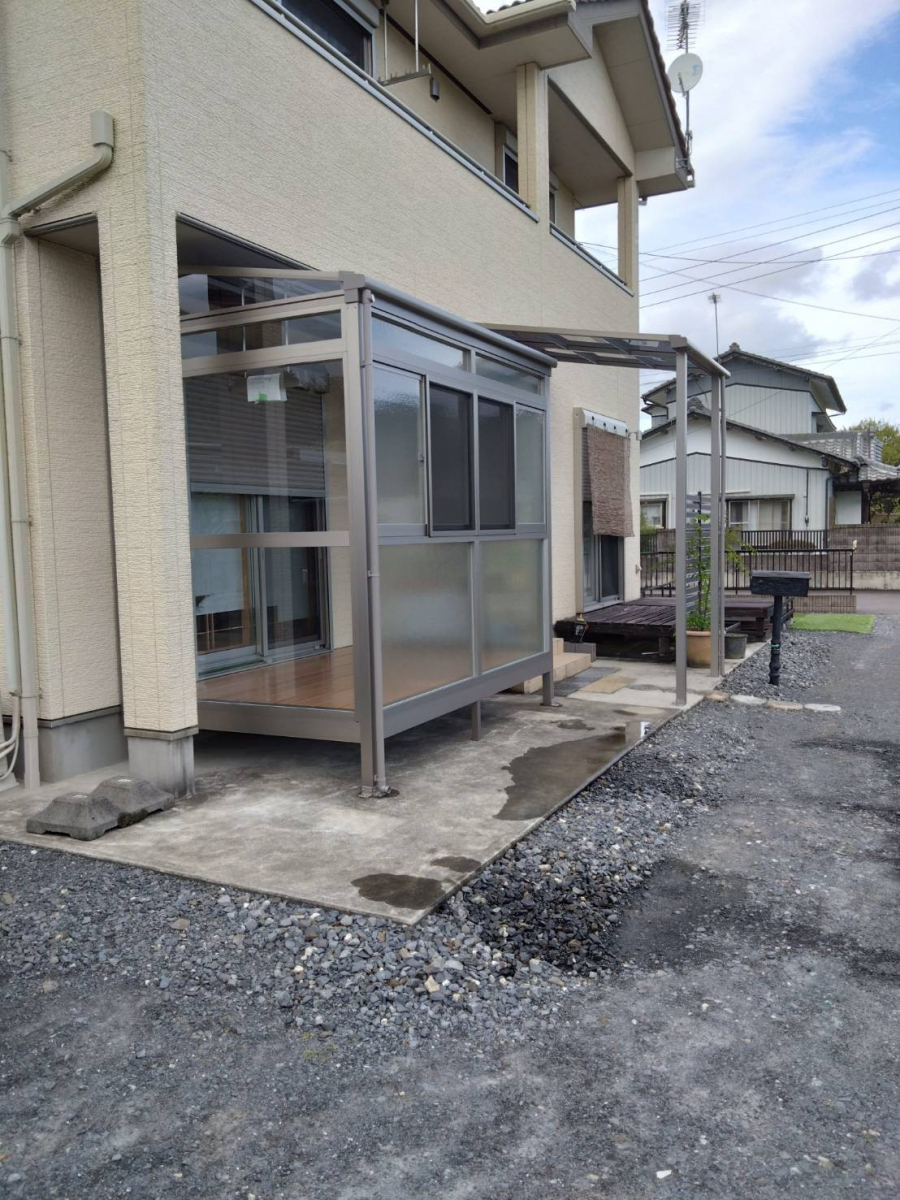 つくば住生活 石岡店の雨の日の強い味方！洗濯物も置き配荷物もテラスが守ります！の施工後の写真1