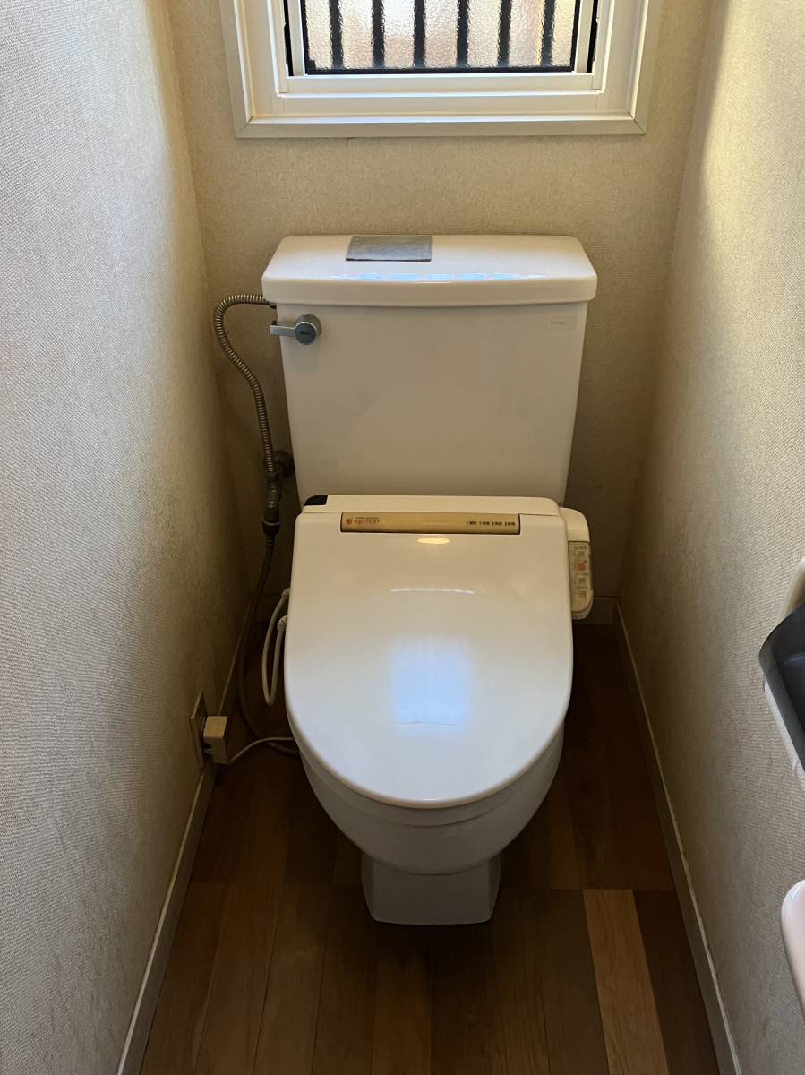 つくば住生活 石岡店のお掃除しやすくおしゃれなトイレにリフォーム「土浦市」の施工前の写真2