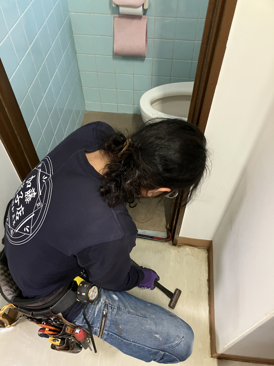 かとうがらすてん　大森山王のトイレドアを交換しました。【東京都　大田区』の施工前の写真1