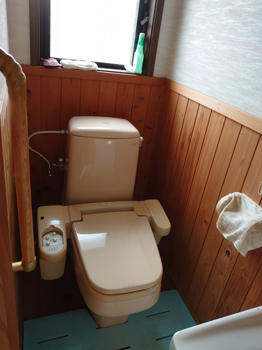 九重トーヨー住器のトイレ改修工事の施工前の写真1