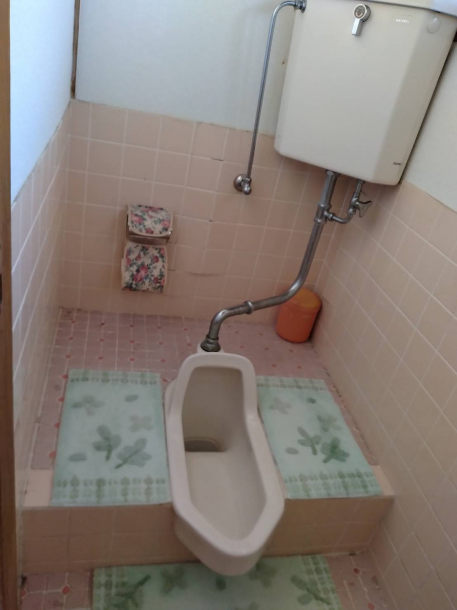 九重トーヨー住器の和式から洋式トイレへの施工前の写真1