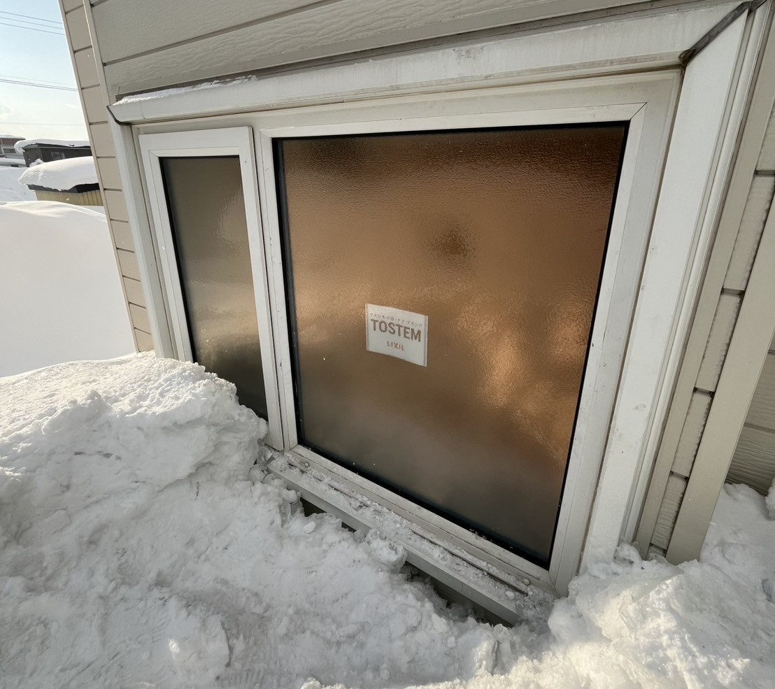 古石商店のガラス割れもお任せください。落雪でペアガラスの交換、即日対応させていただきます。の施工後の写真1