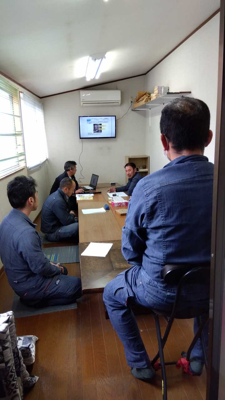 社内安全教育とKY事例発表会 河端硝子のブログ 写真1