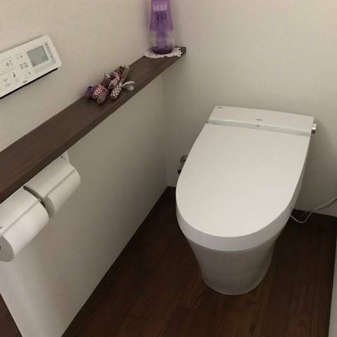 ヤマセイの掃除のしやすく、すっきりとしたデザインのトイレ　トイレリフォーム/新潟市の施工後の写真1