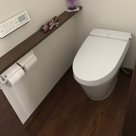 ヤマセイの掃除のしやすく、すっきりとしたデザインのトイレ　トイレリフォーム/新潟市施工事例写真1