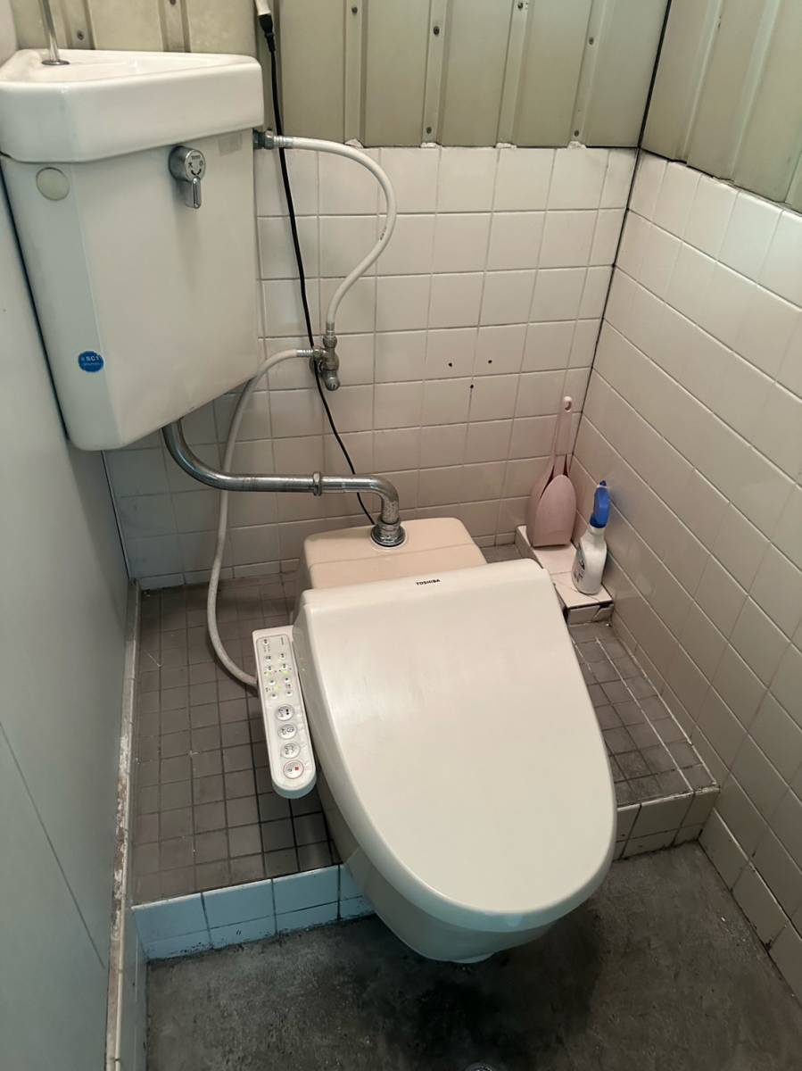 KAGIGARASUのトイレ改修の施工前の写真2