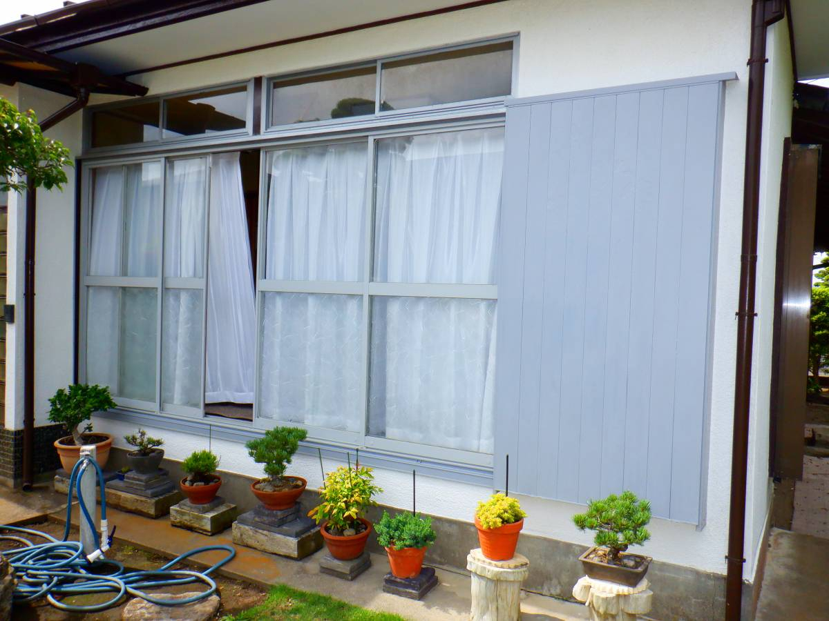 広井トーヨー住器の雨戸付サッシ交換の施工前の写真1