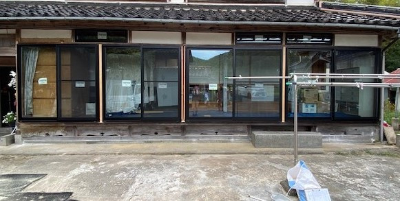 大西アルミ建材 京丹後店の大きな縁側サッシ取り換えましたの施工後の写真1