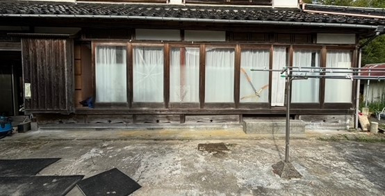 大西アルミ建材 京丹後店の大きな縁側サッシ取り換えましたの施工前の写真1