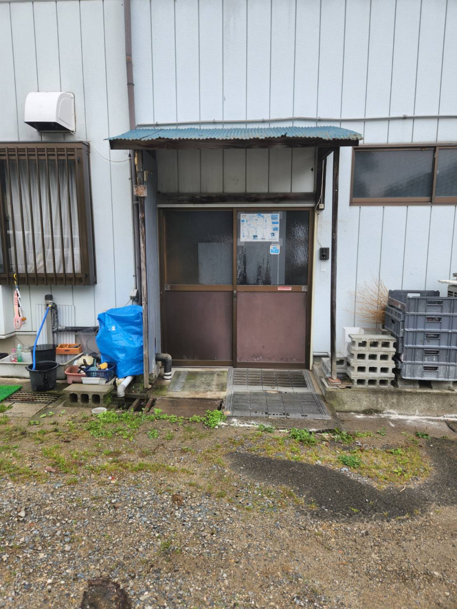 円谷トーヨー住器のテラス設置工事の施工前の写真1