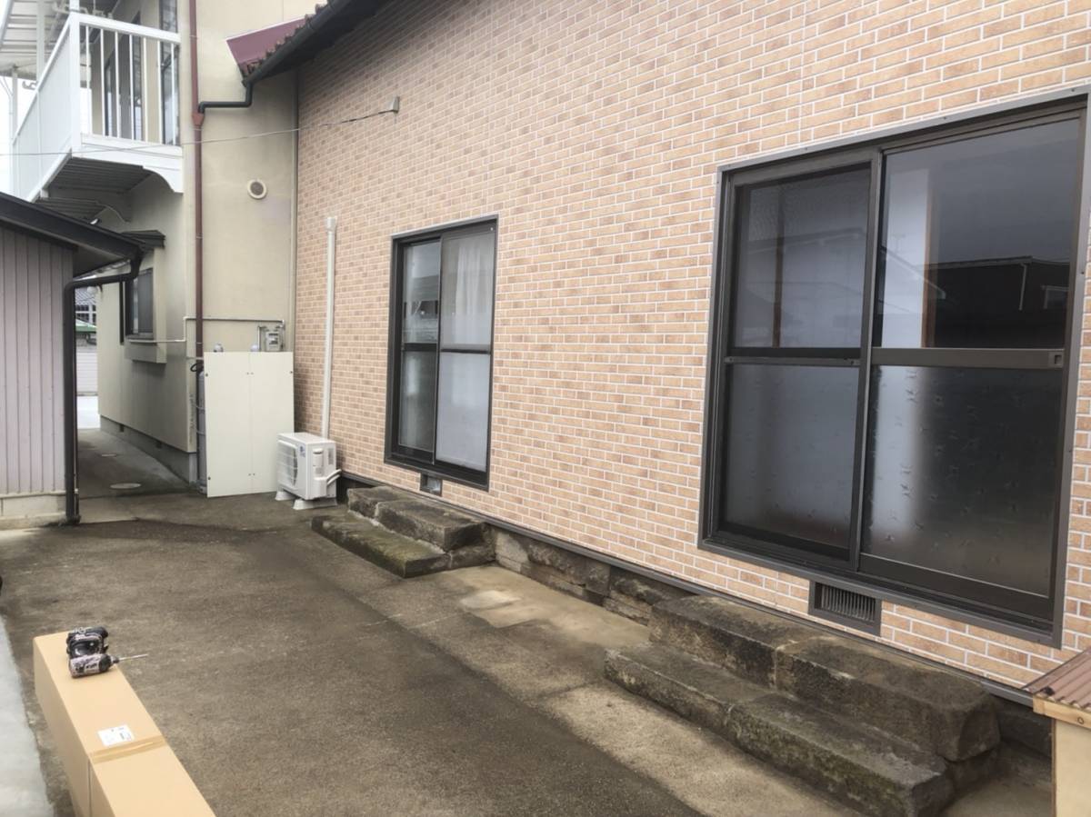 円谷トーヨー住器のサンルーム　サニージュ設置の施工前の写真1