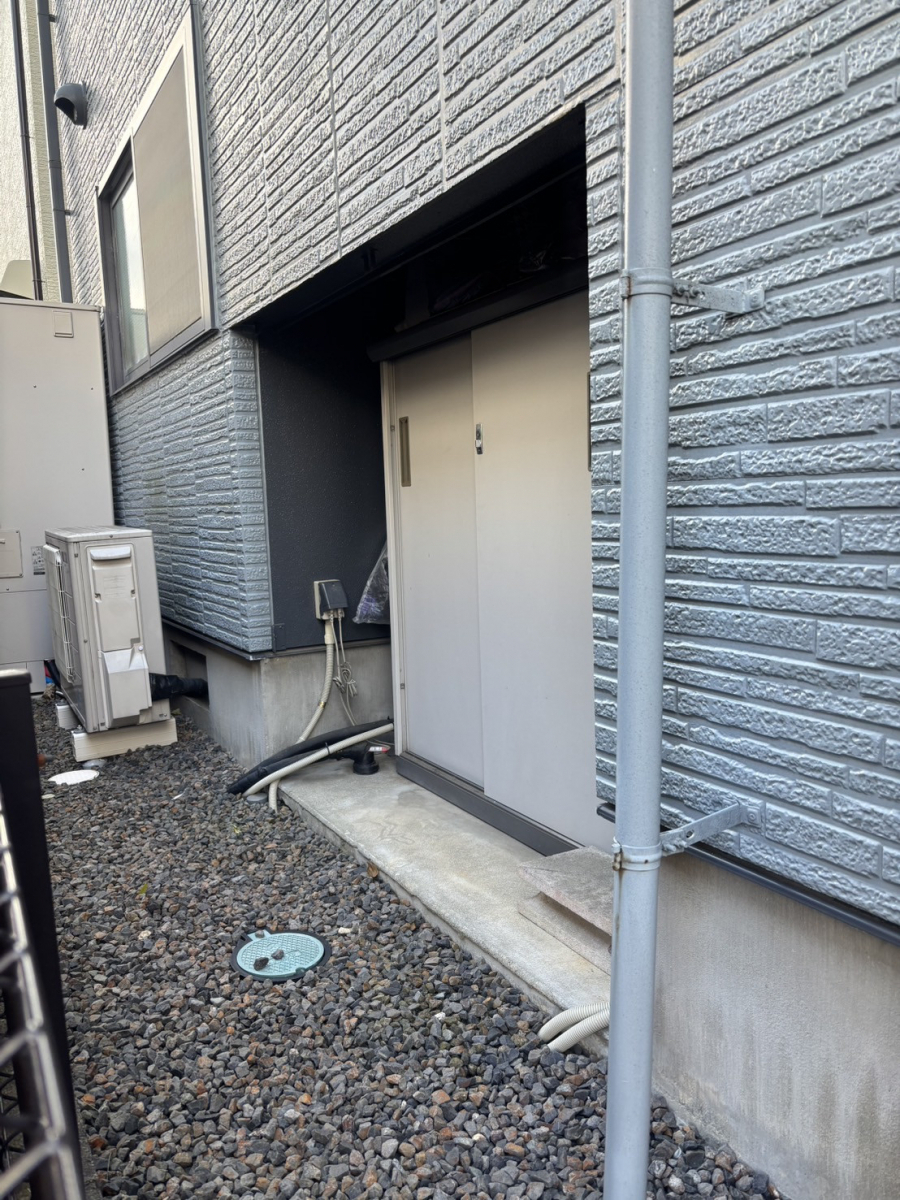 円谷トーヨー住器の【店舗引戸】設置工事の施工前の写真1