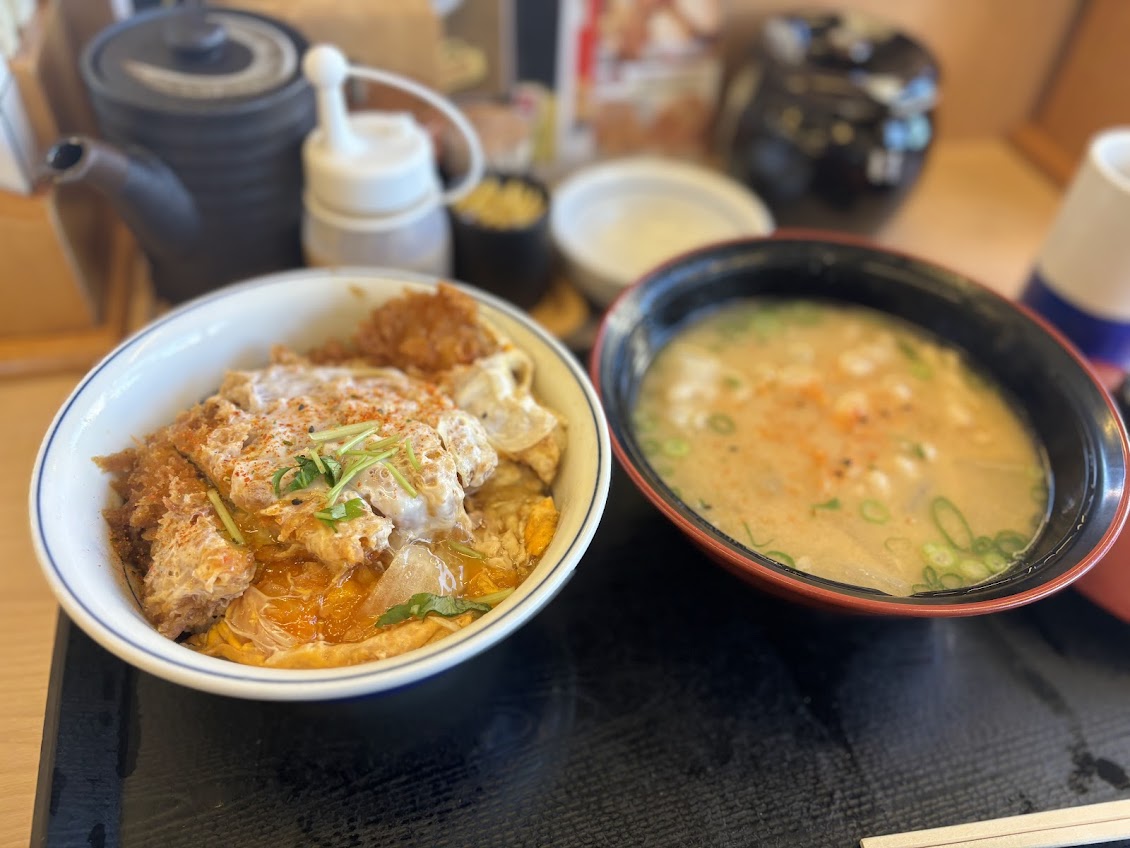 デミグラスかつ丼？ 土佐トーヨー住器のブログ 写真2