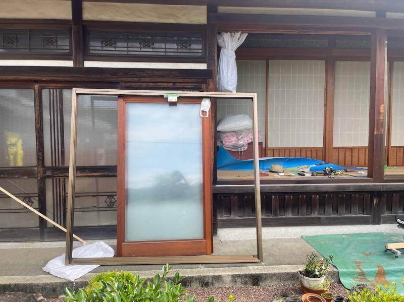 土佐トーヨー住器の木製雨戸はそのままに縁側の木製サッシを内付けRSサッシで快適にリフォームのお客さまの声の写真2