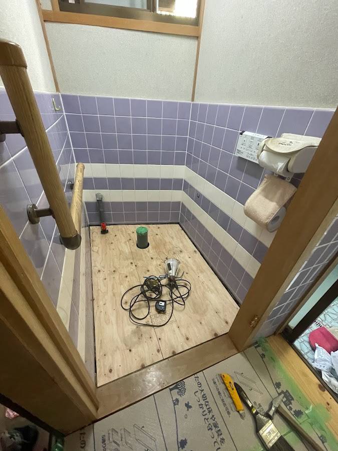 土佐トーヨー住器のトイレの床取り替えました。の施工後の写真1