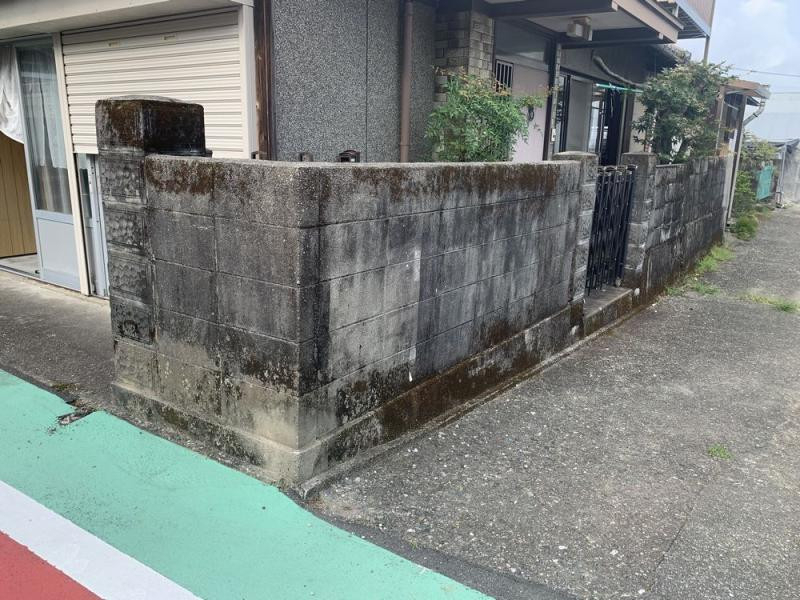 土佐トーヨー住器の耐震の補助金でブロック塀からアルミのフェンスの施工前の写真2