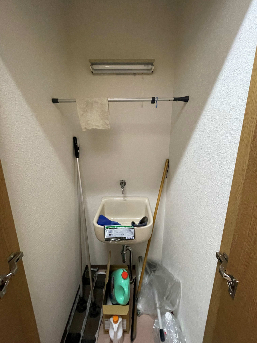 ウグイスヤトーヨー住器のトイレリフォームの施工前の写真1