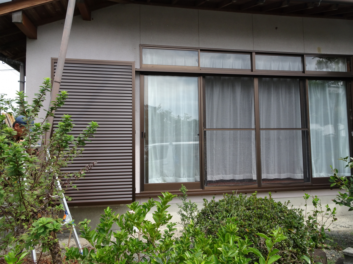 阿波屋商店の台風対策に　雨戸施工の施工後の写真1