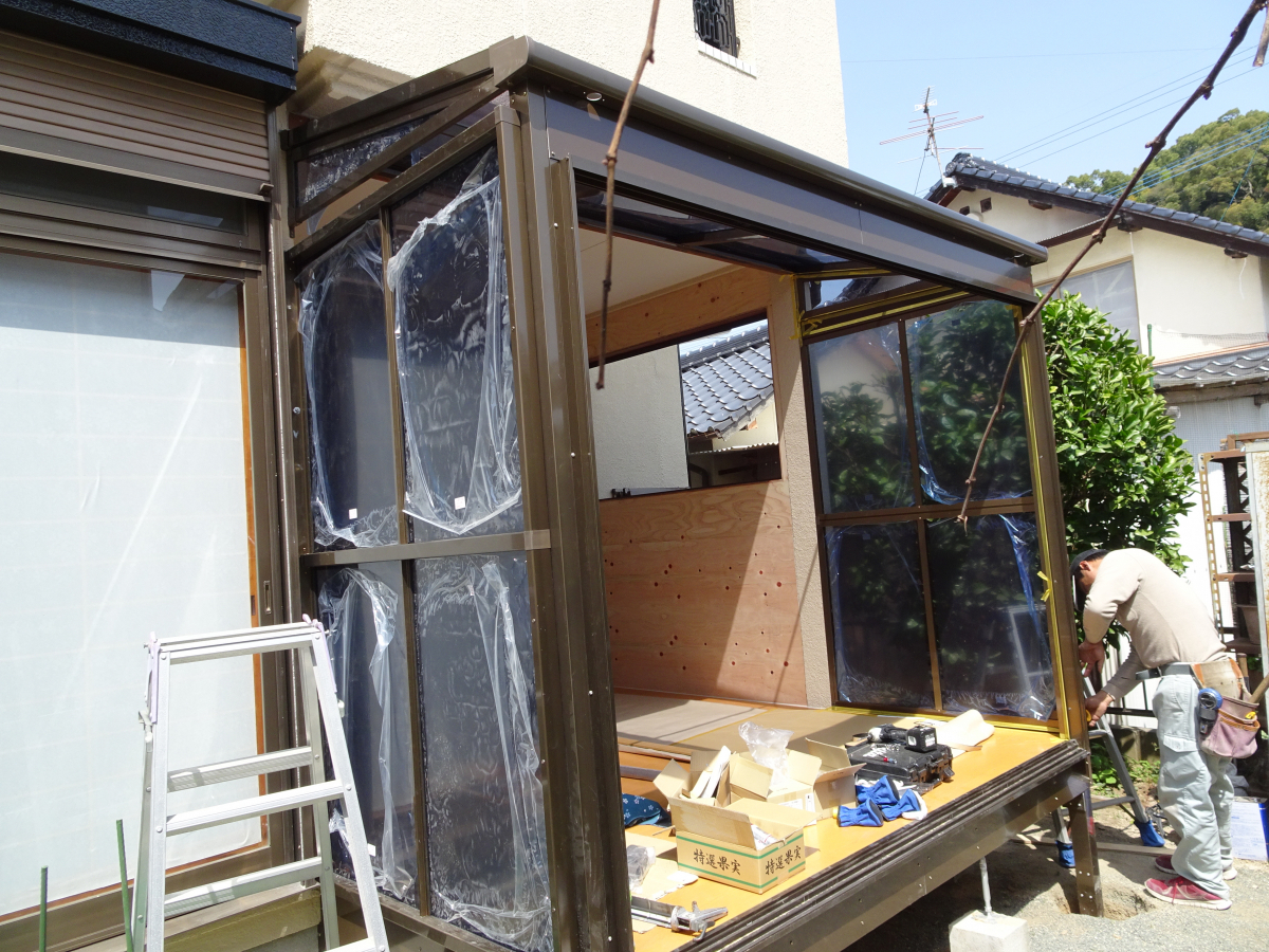 阿波屋商店のベランダ 雨の日でも 干せるテラスルームの施工前の写真1