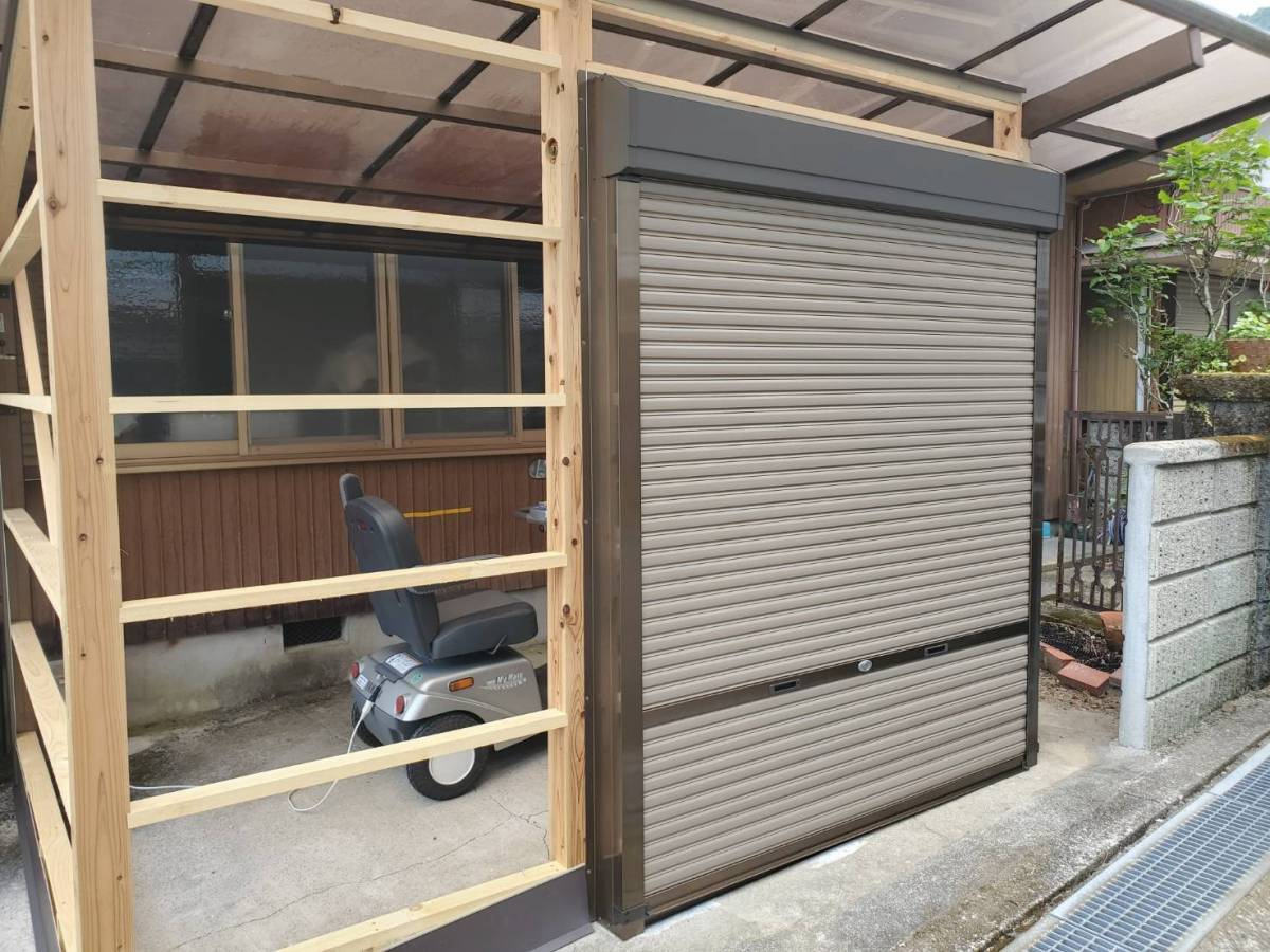 山本サッシ店 東紀州のGarage🚗にシャッターを‼️【仲嘉建設様 現場】の施工後の写真1