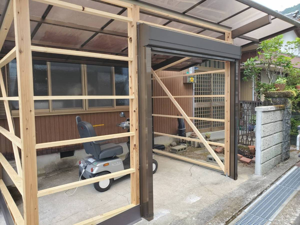 山本サッシ店 東紀州のGarage🚗にシャッターを‼️【仲嘉建設様 現場】の施工後の写真2