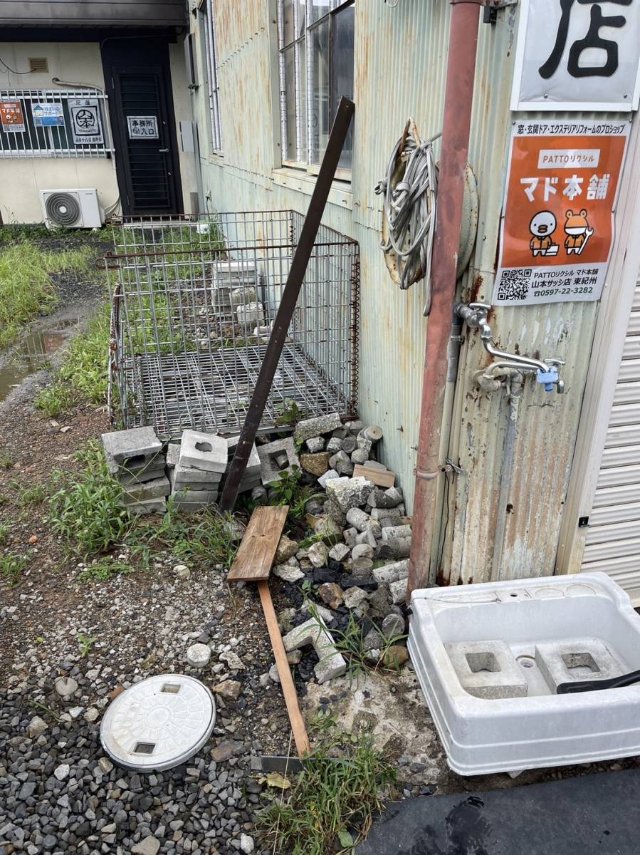 山本サッシ店 東紀州の《例外編》台風一過の爪痕💦の施工前の写真1