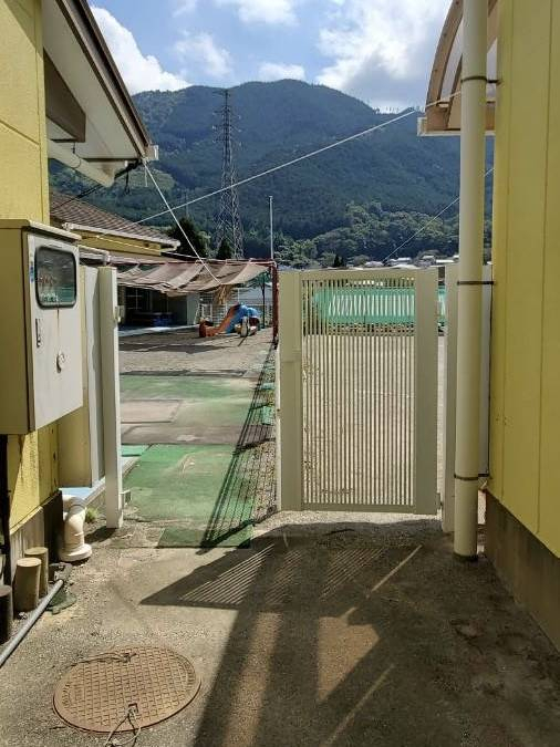 山本サッシ店 東紀州の台風の爪痕回避‼︎ 門扉取替工事　《山口技建様現場》の施工前の写真1