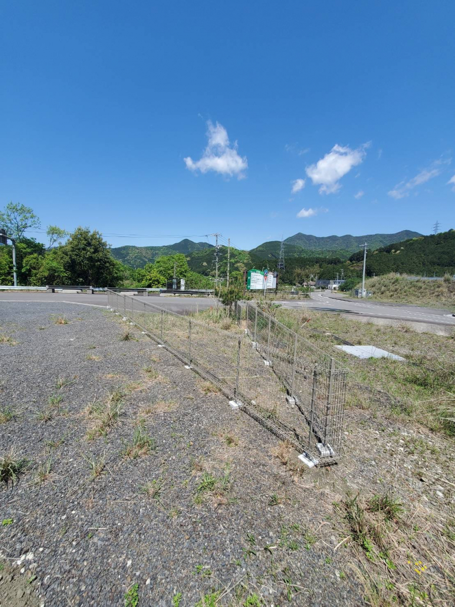 山本サッシ店 東紀州の敷地の境界を判り易くする為に‼️の施工後の写真1