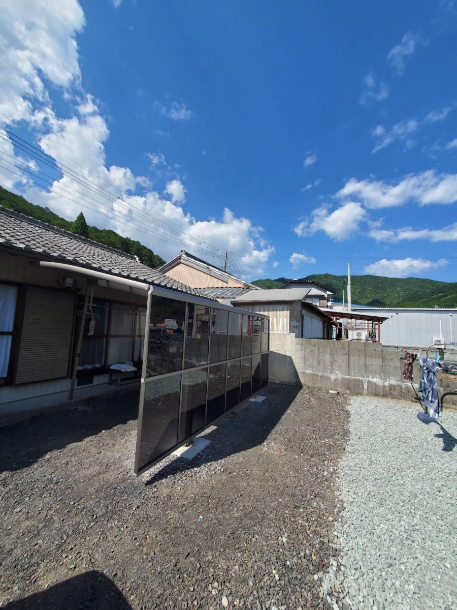 山本サッシ店 東紀州のかっこいい“カーポート”が取り付きました‼️ 《大末建設様現場》の施工後の写真1