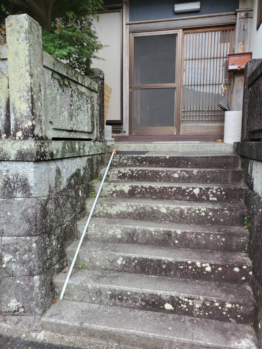 山本サッシ店 東紀州の石垣の階段‥階段💦危ないんですよね😥 《山本建築様現場》の施工前の写真1