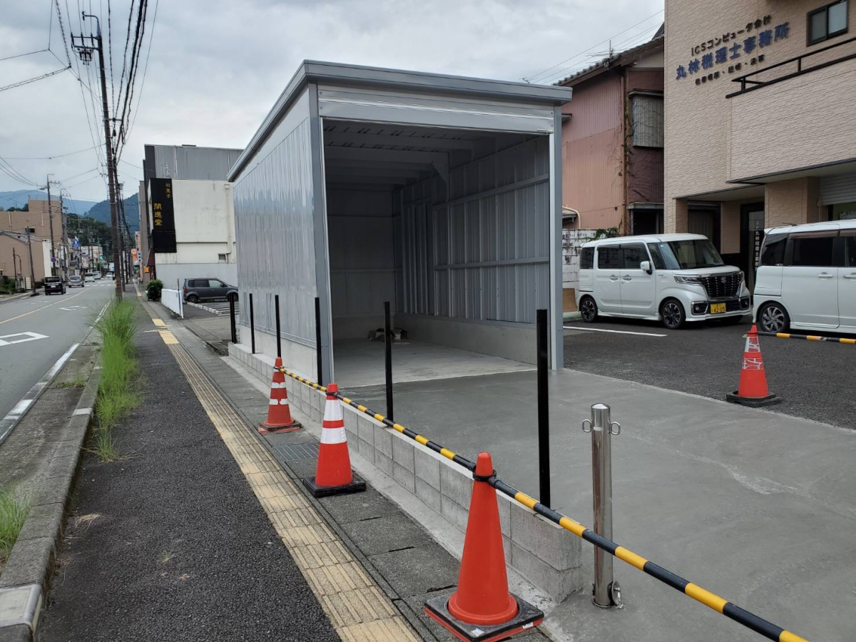 山本サッシ店 東紀州の境界にフェンスを施工させて頂きました‼️ 《中村組様 現場》の施工前の写真1