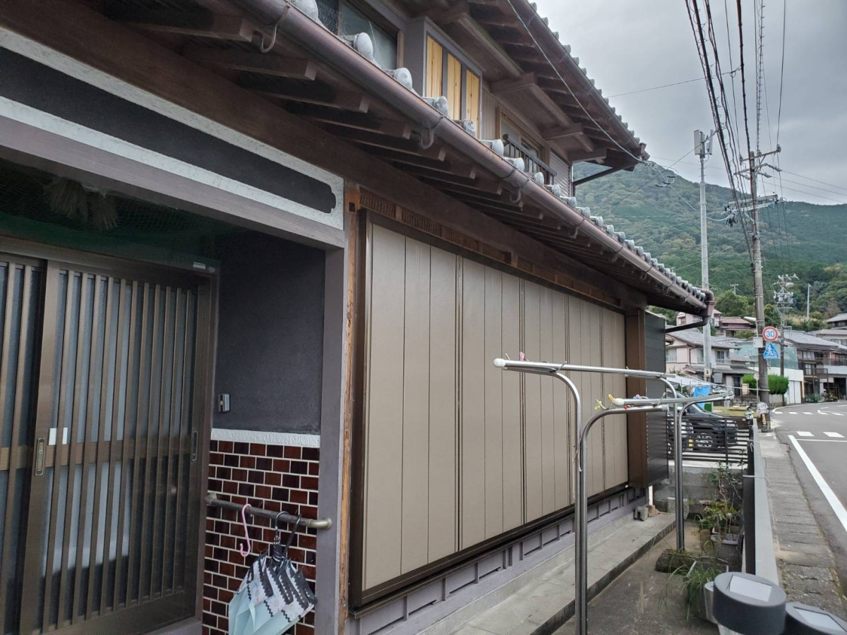 山本サッシ店 東紀州の木製雨戸を強い雨戸に交換しました‼️の施工後の写真2