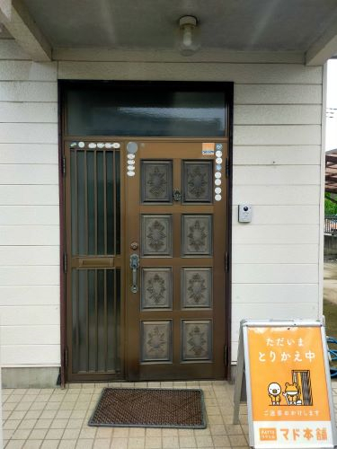 まどありー。本庄本店の埼玉県本庄市　1dayリフォームLIXIL玄関ドア、引き戸リシェント工事の施工前の写真1