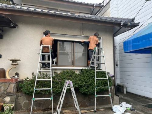 まどありー。本庄本店の埼玉県本庄市　1dayリフォーム　ｼｬｯﾀｰ設置の施工後の写真2