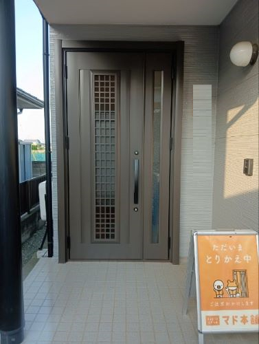 まどありー。本庄本店の【補助金対象商品】群馬県高崎市1dayリフォーム玄関ドア引き戸リシェント工事の施工後の写真1