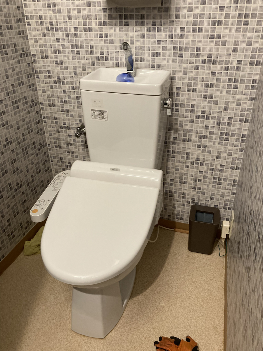 タケヒラトーヨーの熱海営業所　マド本舗　トイレ施工例の施工前の写真1